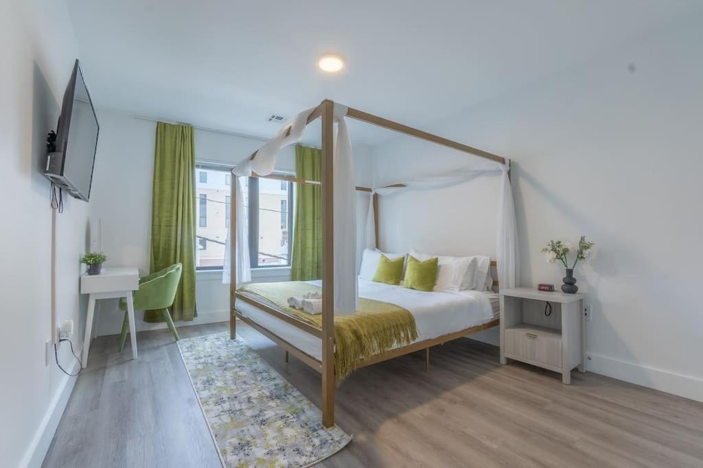 2 Bedroom 2 Bath Suite, Near American Dream And The Airport, Free Parking, King Bed And 2 Queen Beds, Washer And Dryer Orange Esterno foto