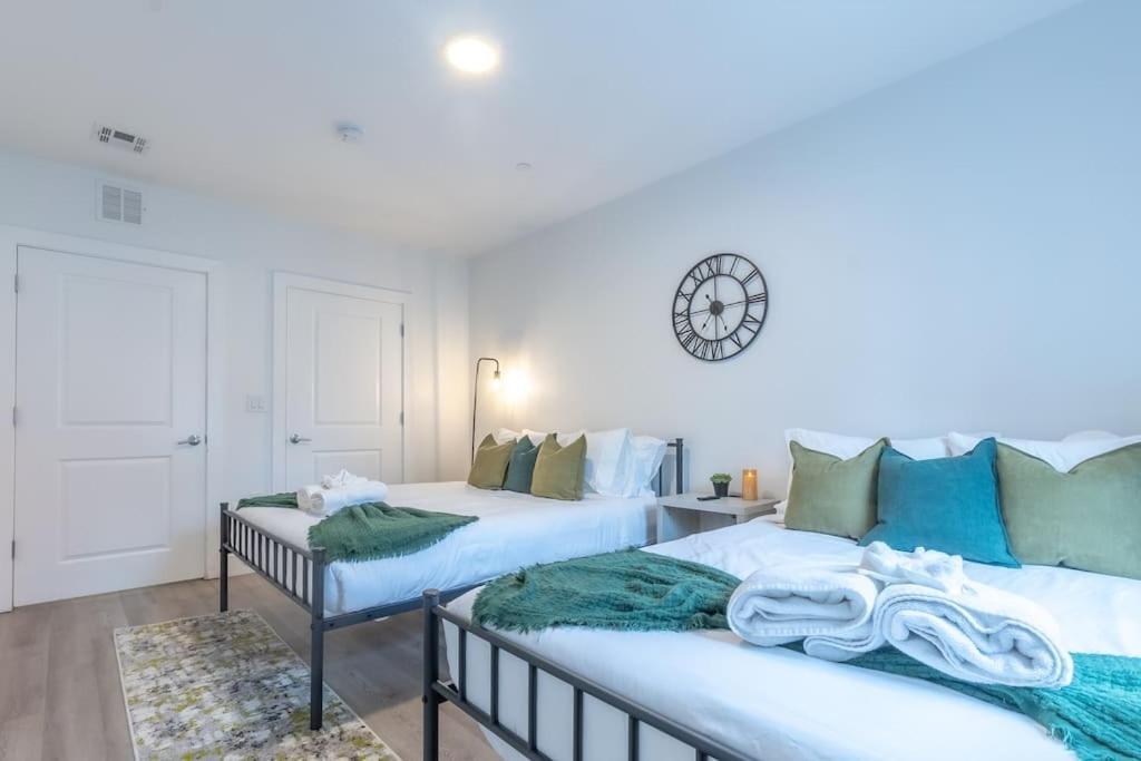 2 Bedroom 2 Bath Suite, Near American Dream And The Airport, Free Parking, King Bed And 2 Queen Beds, Washer And Dryer Orange Esterno foto
