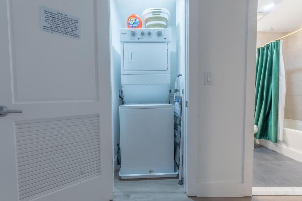 2 Bedroom 2 Bath Suite, Near American Dream And The Airport, Free Parking, King Bed And 2 Queen Beds, Washer And Dryer Orange Esterno foto