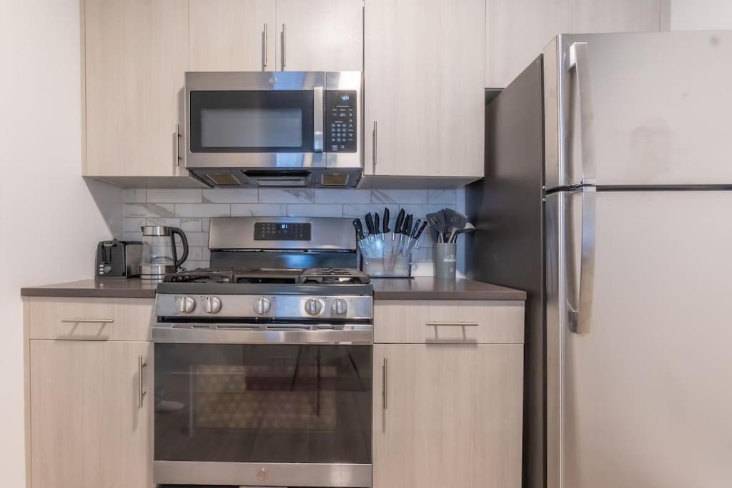 2 Bedroom 2 Bath Suite, Near American Dream And The Airport, Free Parking, King Bed And 2 Queen Beds, Washer And Dryer Orange Esterno foto