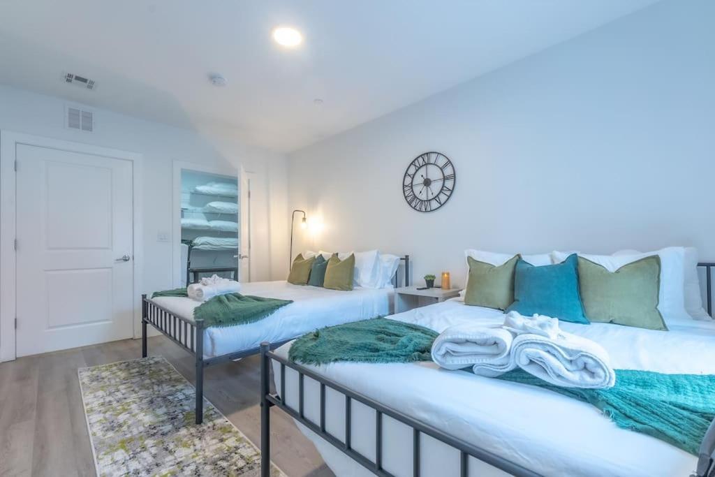2 Bedroom 2 Bath Suite, Near American Dream And The Airport, Free Parking, King Bed And 2 Queen Beds, Washer And Dryer Orange Esterno foto