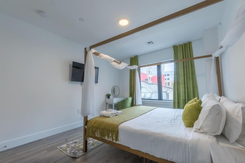 2 Bedroom 2 Bath Suite, Near American Dream And The Airport, Free Parking, King Bed And 2 Queen Beds, Washer And Dryer Orange Esterno foto