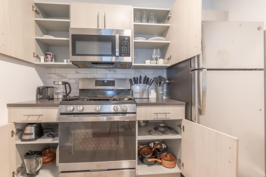 2 Bedroom 2 Bath Suite, Near American Dream And The Airport, Free Parking, King Bed And 2 Queen Beds, Washer And Dryer Orange Esterno foto