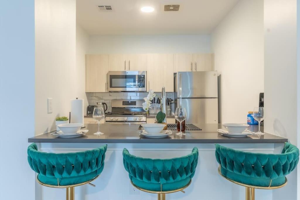 2 Bedroom 2 Bath Suite, Near American Dream And The Airport, Free Parking, King Bed And 2 Queen Beds, Washer And Dryer Orange Esterno foto
