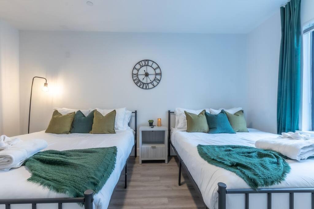 2 Bedroom 2 Bath Suite, Near American Dream And The Airport, Free Parking, King Bed And 2 Queen Beds, Washer And Dryer Orange Esterno foto